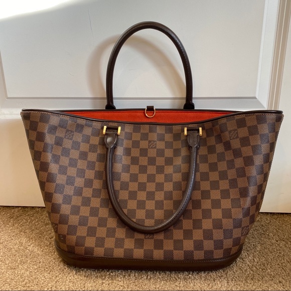 Louis Vuitton purse with wallet - Picture 2 of 8
